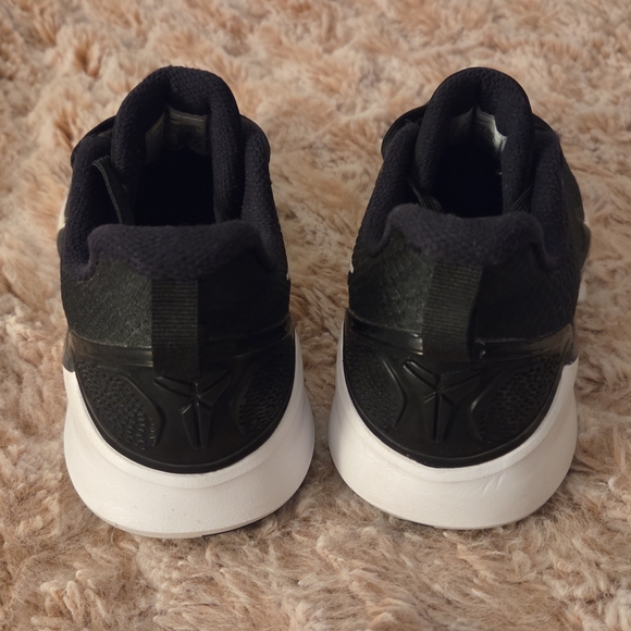 Nike - Picture 5 of 8